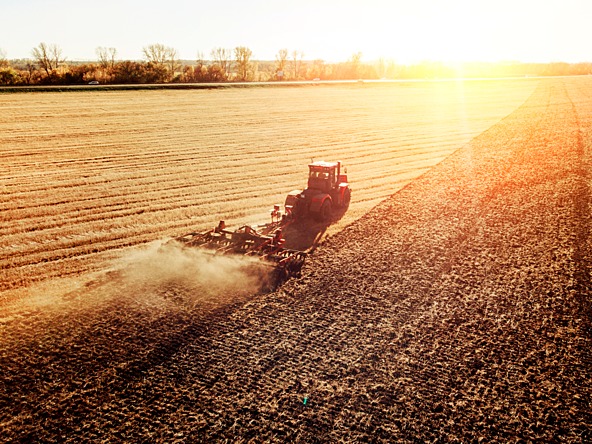 Agribusiness tractor_crop